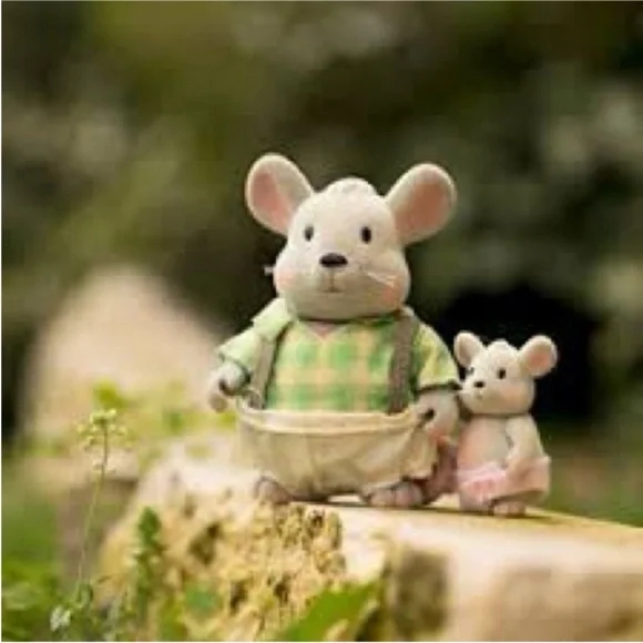 Li’l woodzeez Charming Mouse Family Toy Set - Picture 3 of 10